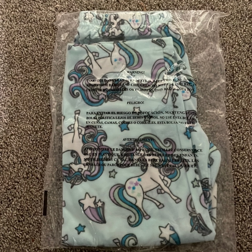 The Children’s place, fleece unicorn pajamas, girls size small (5/6)